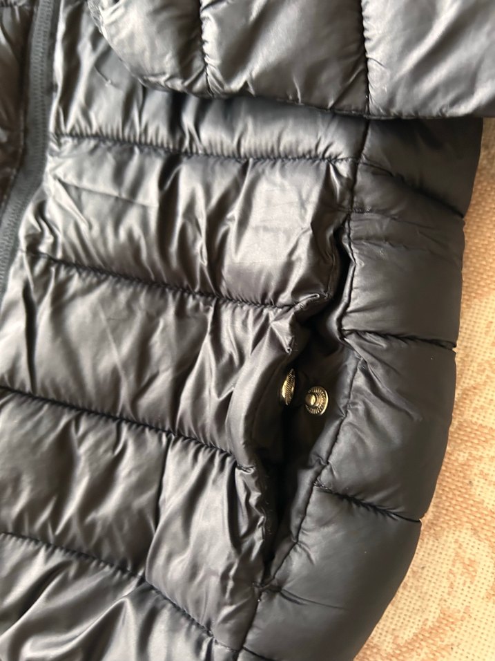 Erkek Çocuk Siyah Kapüşonlu Fermuarlı Mont - Görsel 4