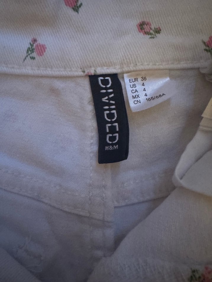 Çiçekli coquette h&m beyaz şort - Görsel 2
