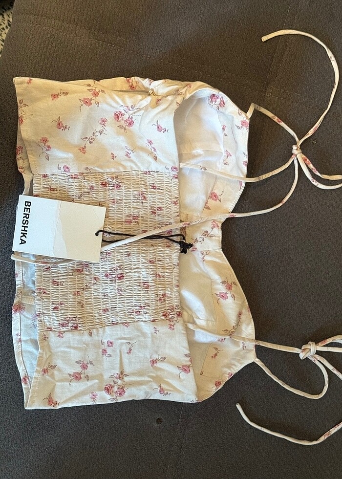 Bershka askılı  çiçekli crop top - Görsel 2