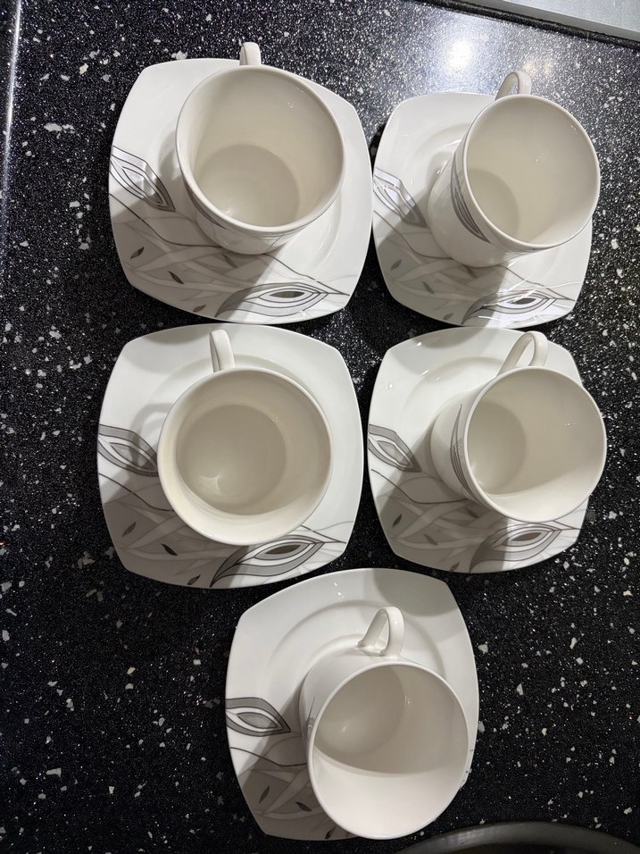 Gri Desenli Beyaz Fincan ve Tabak - Görsel 2