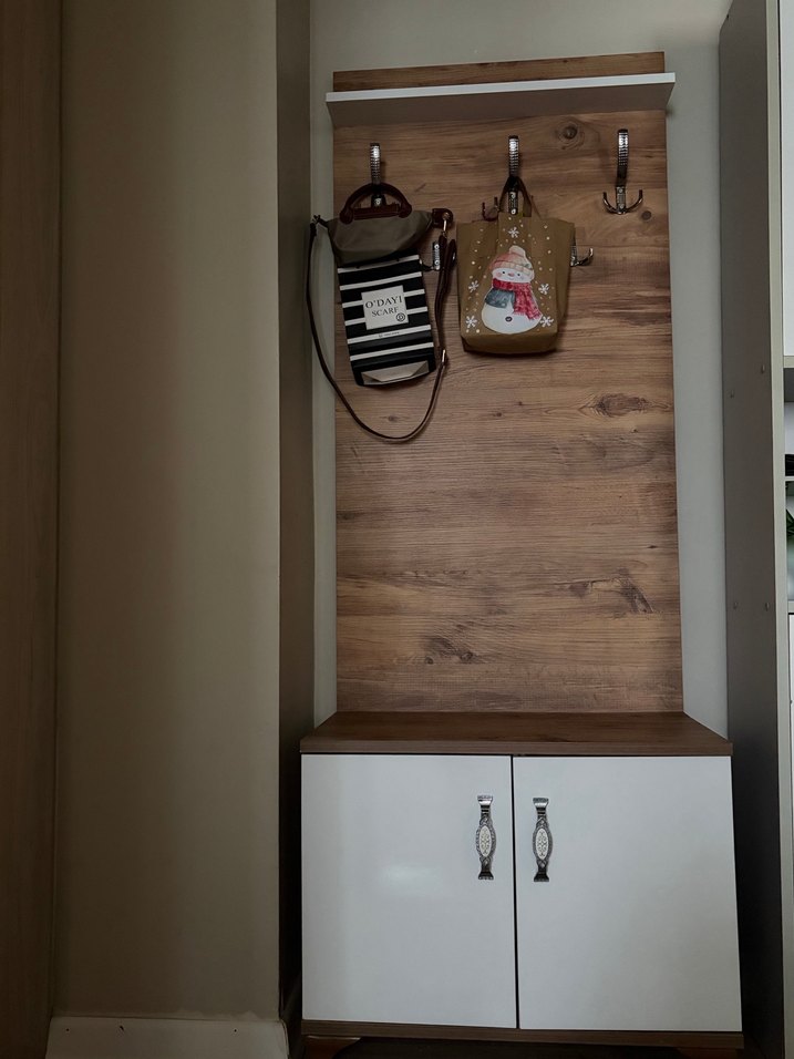 Beyaz Dolaplı Gri Duvar Askısı - Görsel 2