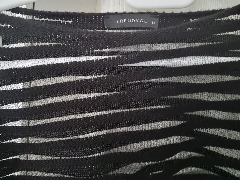 Uzun Kollu Siyah Pileli Gotik Bluz - Görsel 2