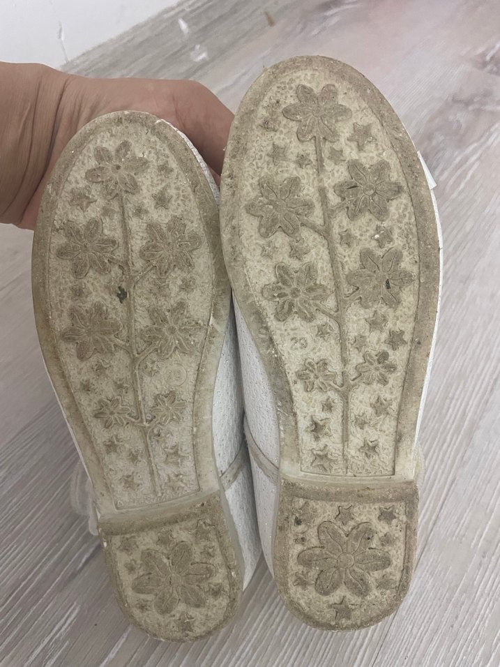 Kız Çocuk Beyaz Cırt Cırtlı Babet Ayakkabı - Görsel 5