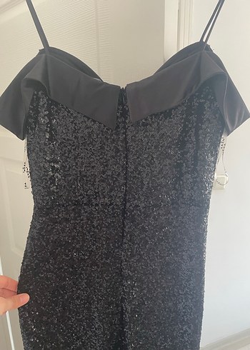 Siyah Parlak Uzun V Yakalı Gece Elbisesi - Görsel 5