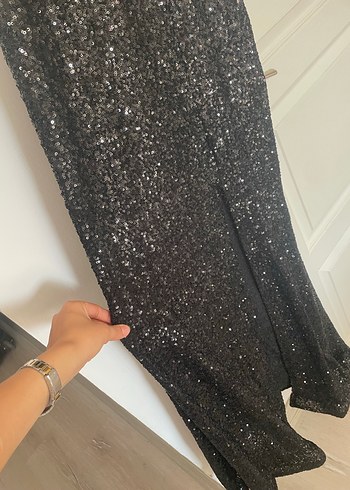 Siyah Parlak Uzun V Yakalı Gece Elbisesi - Görsel 4