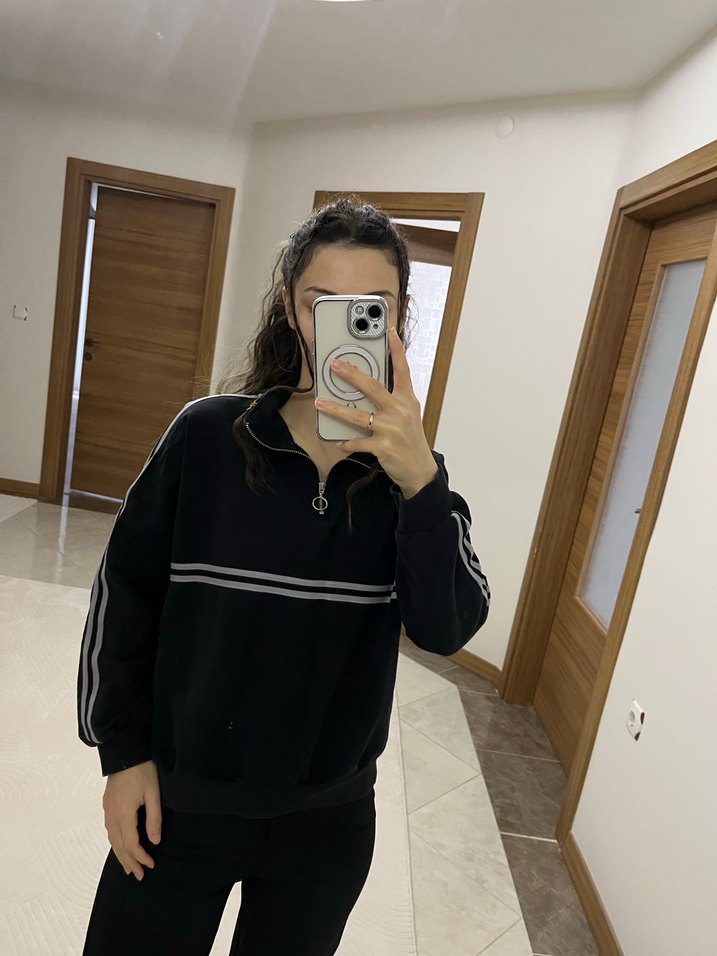 Yüksek Yakalı Siyah Kadın Sweatshirt - Görsel 3