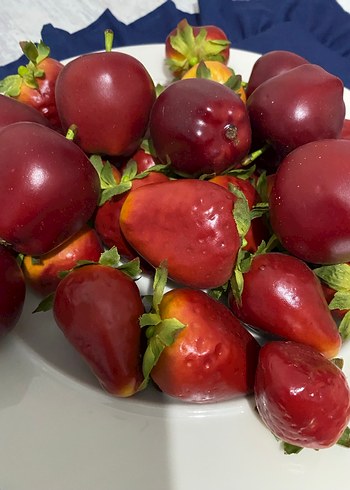 Tabak Üzerinde Renkli Meyveler - Görsel 2