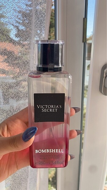 Victoria secret bombshell