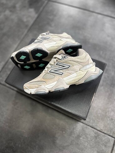 39 Beden ten rengi Renk New Balance 9060