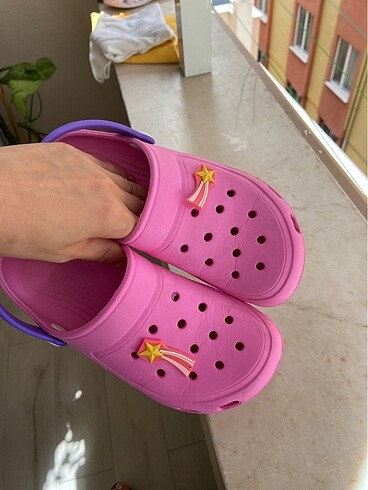 35 Beden Kız çocuk gezer marka crocs