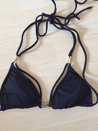 Bikini üstü.
