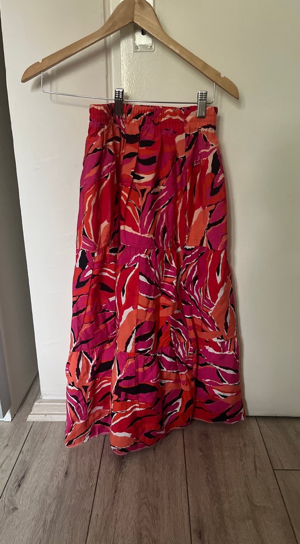Kırmızı Uzun Desenli Etek - Görsel 2