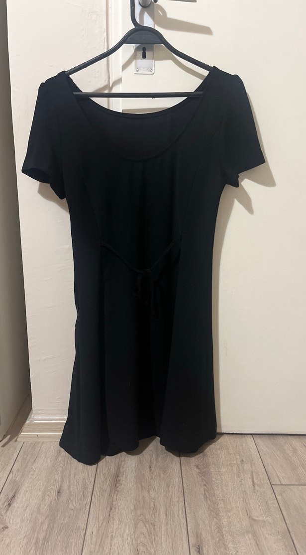 Siyah Kısa Kollu Midi Elbise - Görsel 2