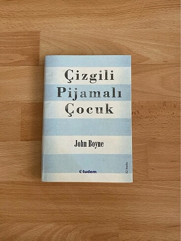 Çizgili Pijamalı Çocuk