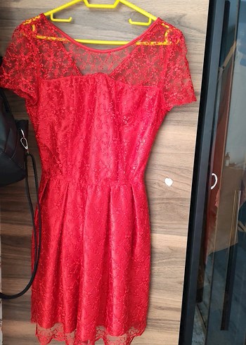 Kırmızı Dantel Midi Abiye Elbise