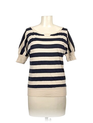Bershka T-shirt %70 İndirimli.