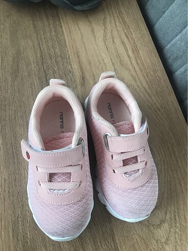 Bebek spor ayakkabı