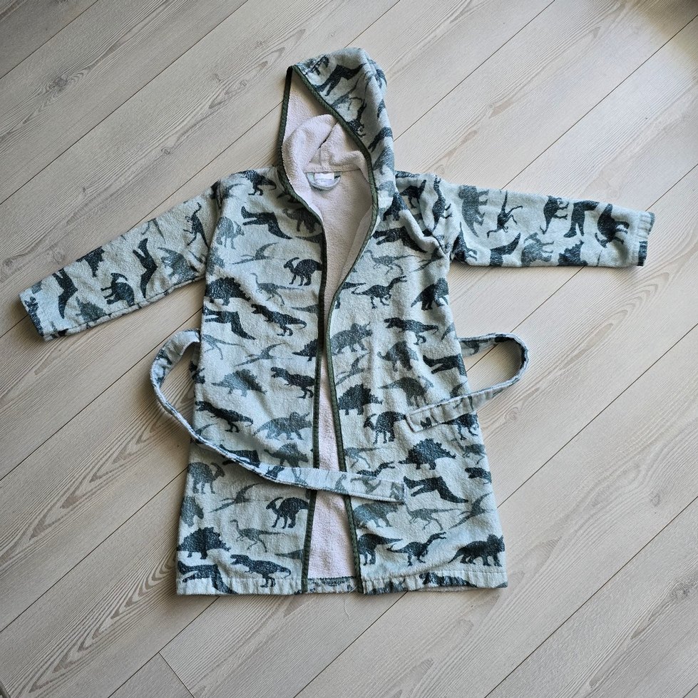 Erkek Çocuk Kapüşonlu Gri Baskılı Bornoz - Görsel 3