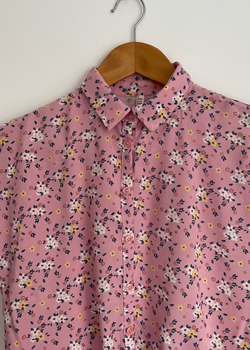 Düğmeli, kısa kollu, bağlamalı pembe gömlek - Görsel 2