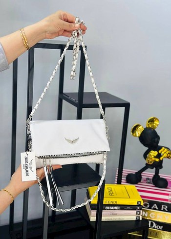 Beyaz Zincir Detaylı Deri Çanta