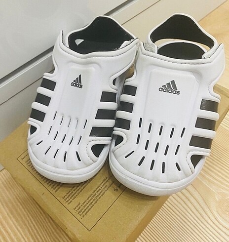 Adidas sandalet