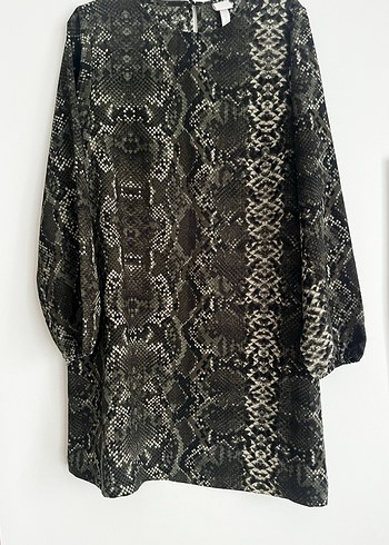 Yılan Desenli V Yakalı Uzun Kollu Midi Tunik - Görsel 5