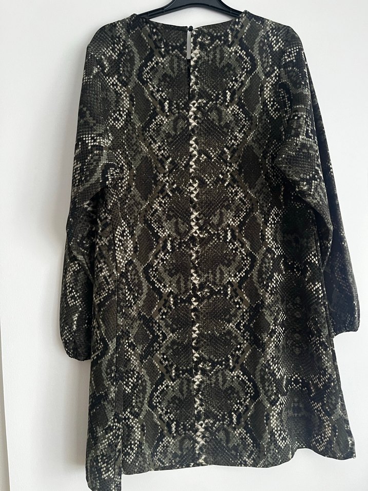 Yılan Desenli V Yakalı Uzun Kollu Midi Tunik - Görsel 3