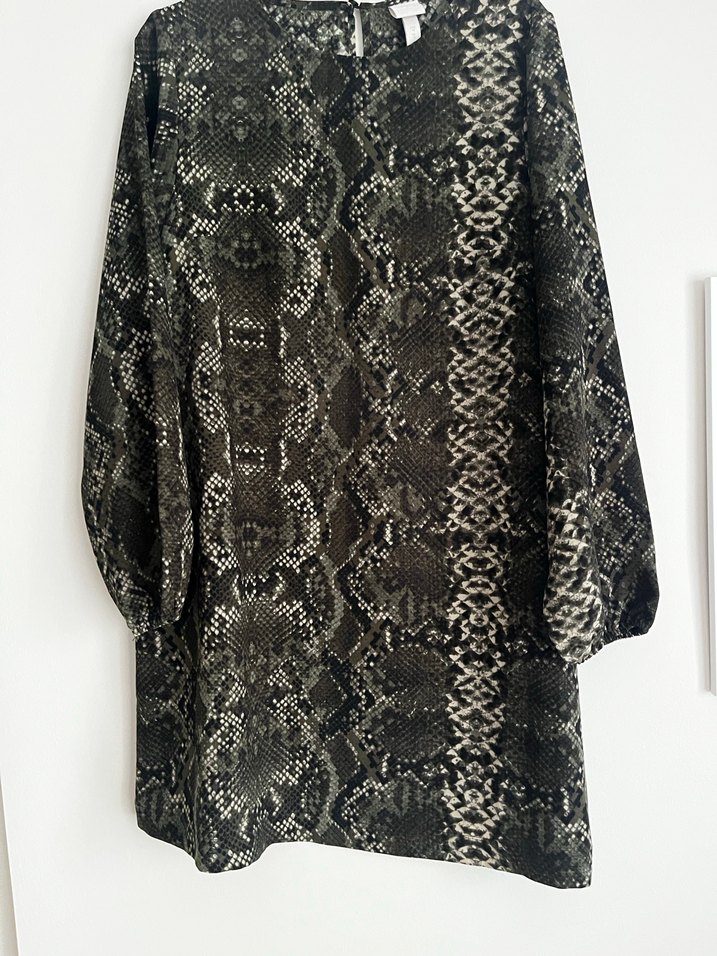 Yılan Desenli V Yakalı Uzun Kollu Midi Tunik - Görsel 5