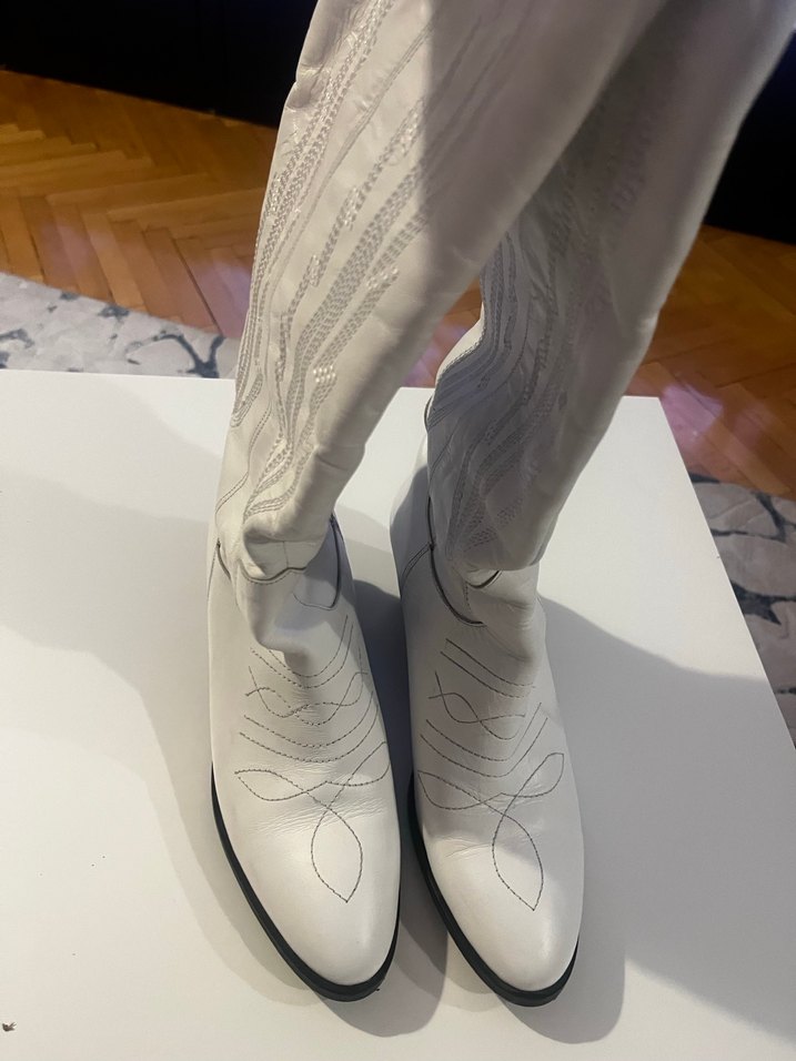 Beyaz İşlemeli Deri Diz Boyu Stiletto Çizme - Görsel 2