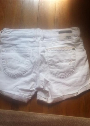 mavi jeans beyaz şort