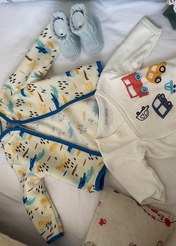 Bir kutu bebek giysisi - Görsel 6