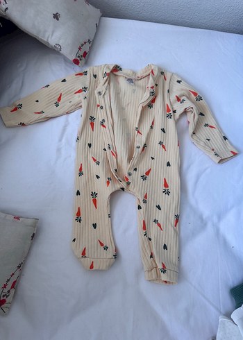 Bir kutu bebek giysisi - Görsel 8