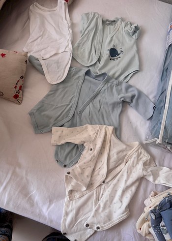 Bir kutu bebek giysisi - Görsel 15