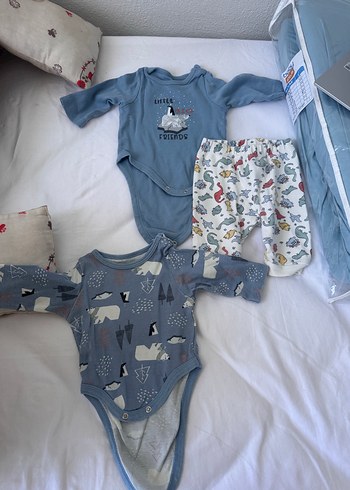 Bir kutu bebek giysisi - Görsel 16