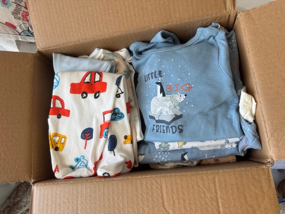 Bir kutu bebek giysisi - Görsel 2