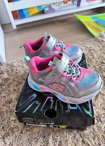 22 Beden pembe Renk Skechers ışıklı spor ayakkabı