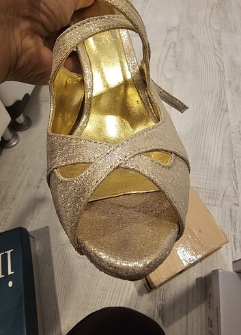 Zara Dore ayakkabı.düğünümde bir kere giydim.