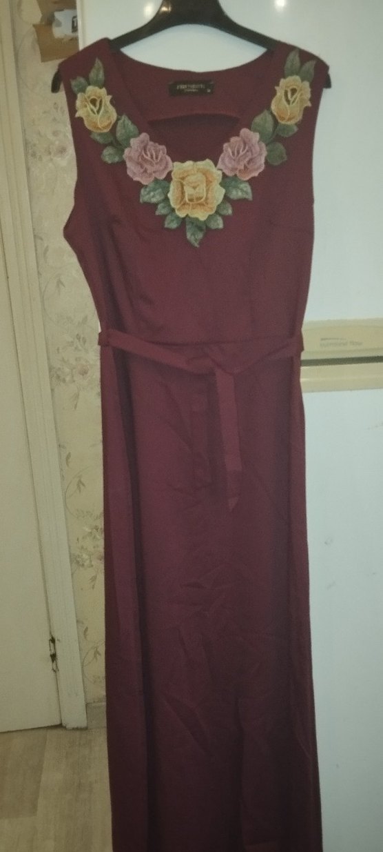 Bordo İşlemeli Uzun V Yaka Elbise - Görsel 5