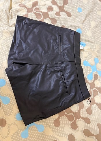 Siyah Deri Midi Şort - Görsel 3