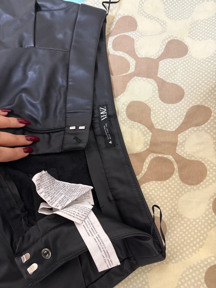 Siyah Deri Midi Şort - Görsel 4