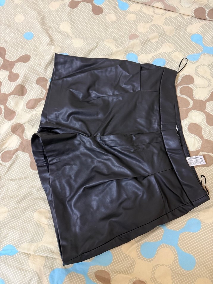 Siyah Deri Midi Şort - Görsel 2