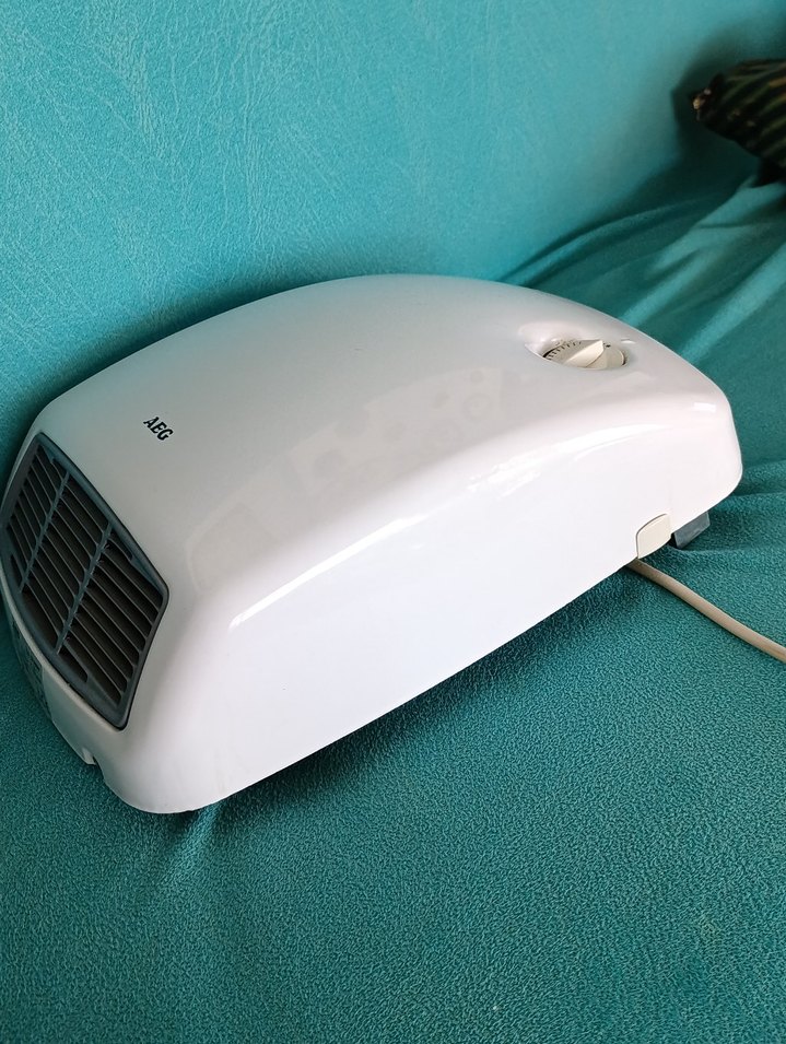 AEG Beyaz ve Gri Isıtıcı - Görsel 2