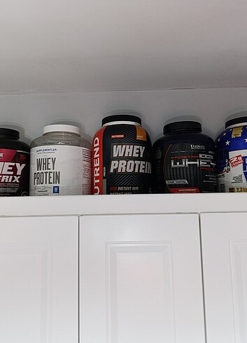 Boş protein tozu ve supplament bidonları - Görsel 7