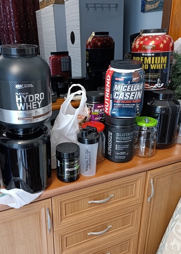 Boş protein tozu ve supplament bidonları - Görsel 3