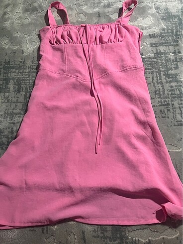Pembe elbise