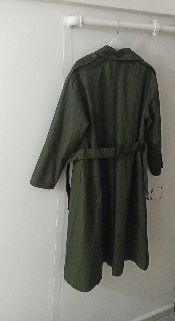 Kemerli Uzun Yeşil Kadın Trençkot - Görsel 4