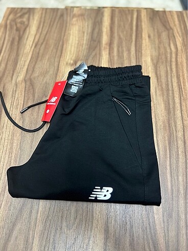New Balance Alt Eşofman