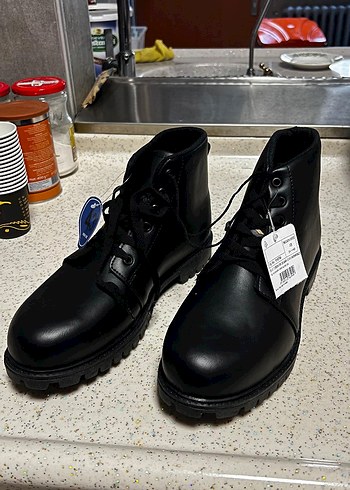 Erkek Bot - Görsel 2