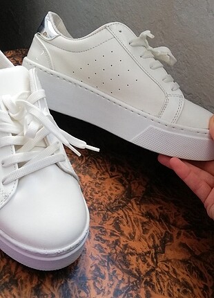 Beyaz sneaker