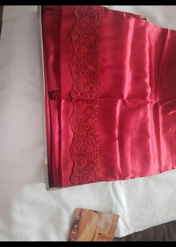 Bordo Parlak Baskılı Yatak Örtüsü - Görsel 2